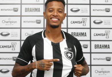 Tchê Tchê, do Botafogo, é internado com dores abdominais